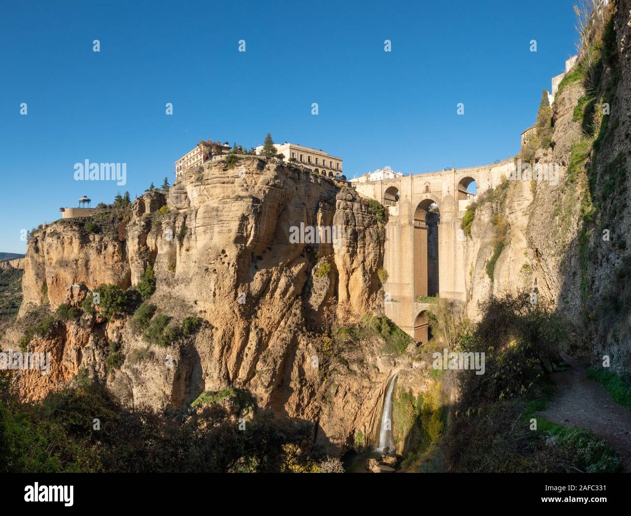 Spanien, die Puente Nuevo über die Schlucht des Río Guadalevín