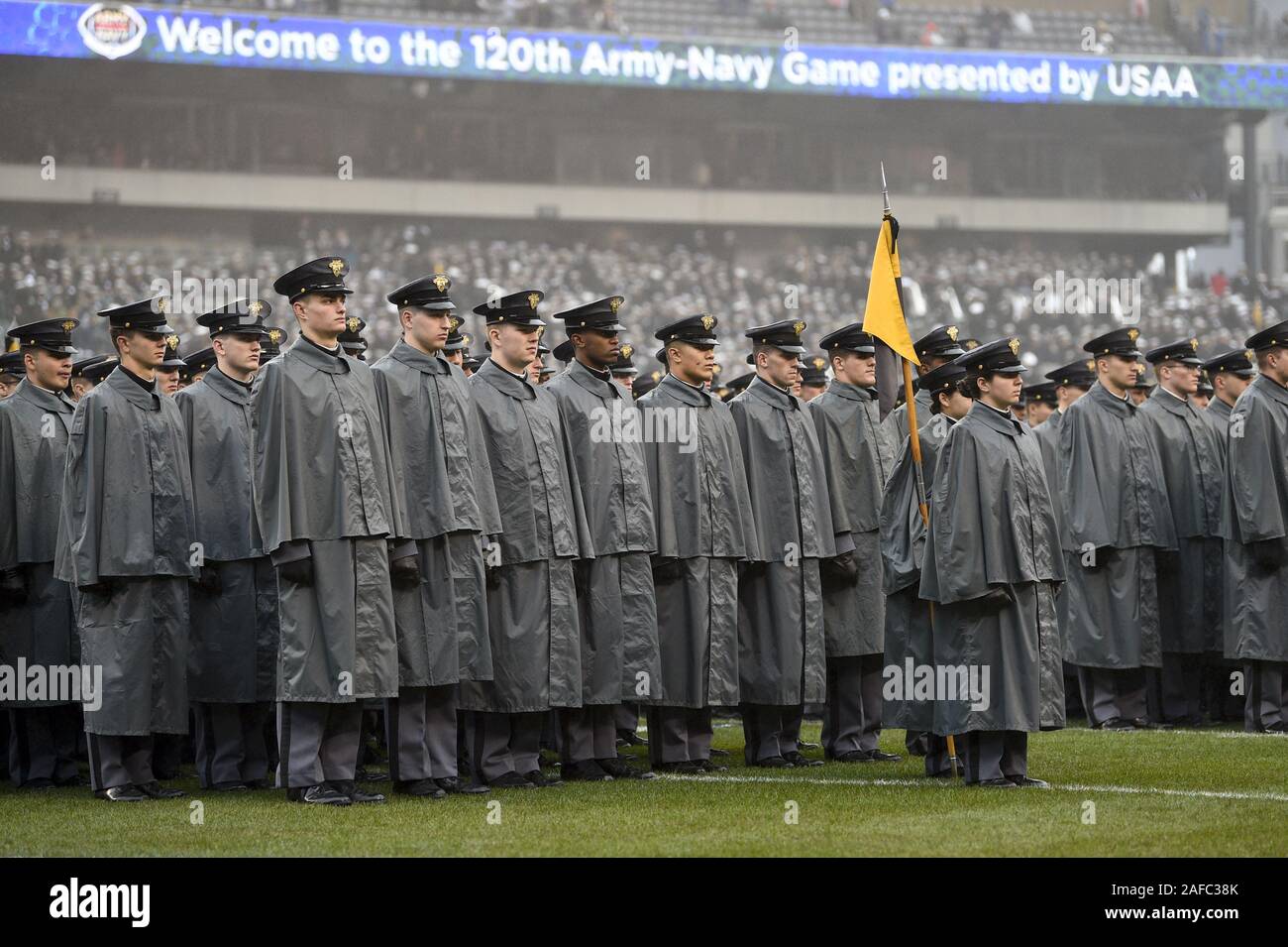 Philadelphia, USA. 14 Dez, 2019. Armee Kadetten Durchführen der März auf vor dem 120 Army-Navy Spiel bei Lincoln Financial Field in Philadelphia am Samstag, den 14. Dezember 2019. Foto von Derik Hamilton/UPI Quelle: UPI/Alamy leben Nachrichten Stockfoto