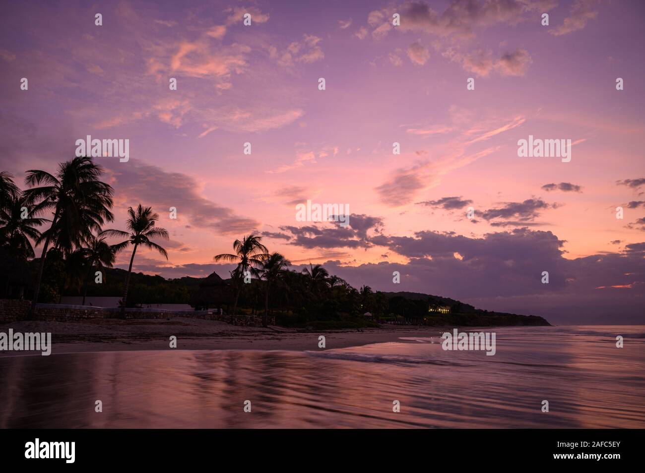 Sonnenaufgang auf destiladeras Beach in Punta De Mita an der Riviera Nayarit Küste von Mexiko. Stockfoto