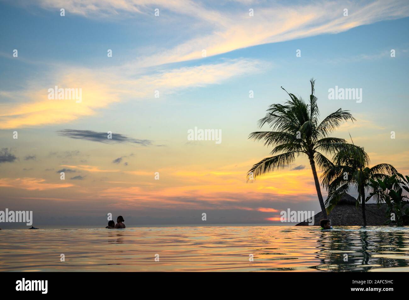 Infinity Pool an Marival Armony Hotel in Riviera Nayarit, Mexiko. Stockfoto