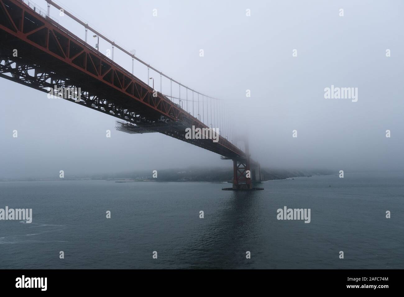 Marine Layer Engulfing Golden Gate Bridge Stockfoto