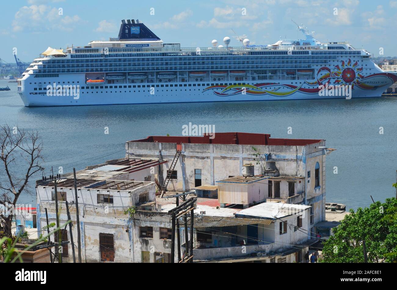 Luxus Kreuzfahrtschiffe im Hafen von Havanna Stockfoto