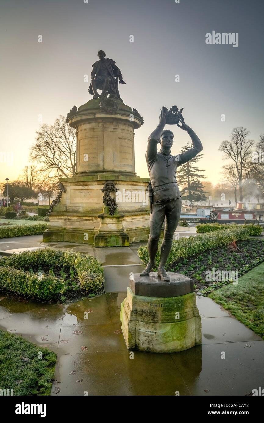 Bronze und Stein, Shakespeare Memorial durch Herrn Ronald Gower, Stratford-upon-Avon, Warwickshire, England, Großbritannien Stockfoto