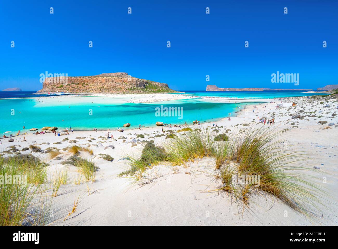 Tolle Aussicht auf die Lagune von Balos withmagical türkisfarbene Wasser, Lagunen, tropische Strände mit weißem Sand und Insel Gramvousa auf Kreta, Griechenland Stockfoto