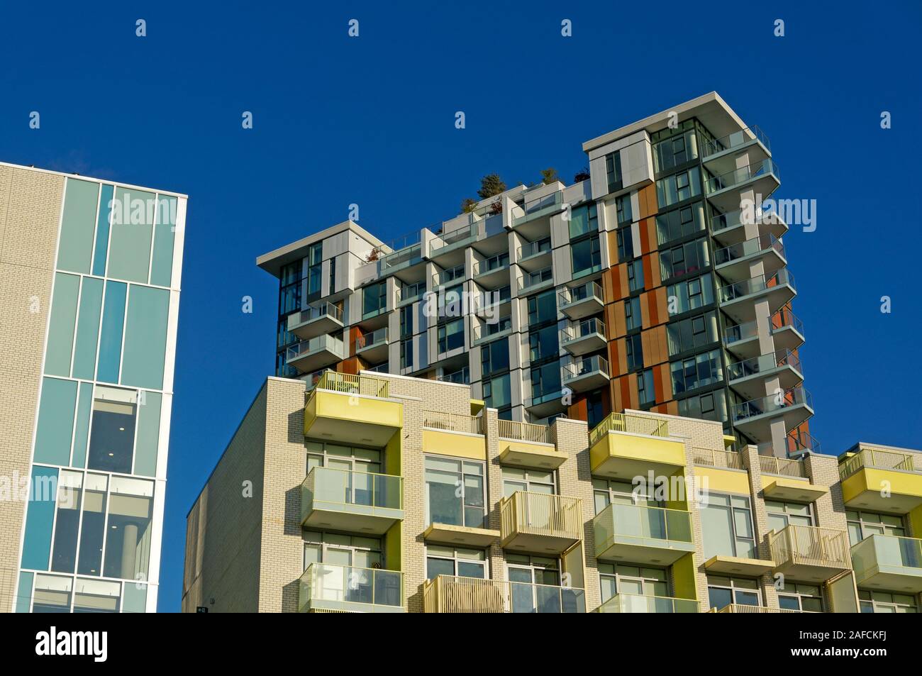 Bunte neue Wohngebäude in der Mount Pleasant Viertel von Vancouver, BC, Kanada Stockfoto