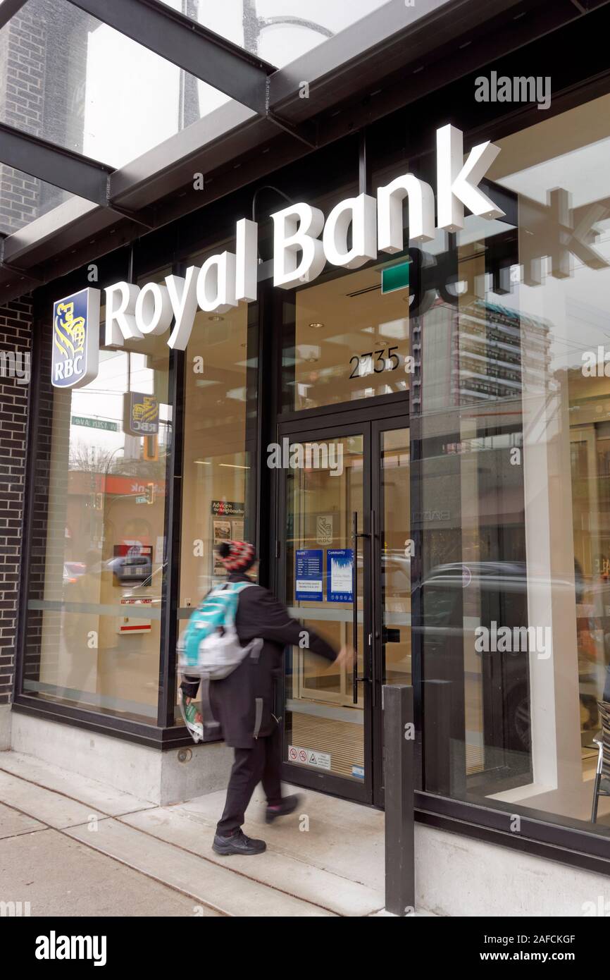 Frau in eine königliche Bank von Kanada RBC verbot Zentrum auf der South Granville Street Vancouver, BC, Kanada Stockfoto
