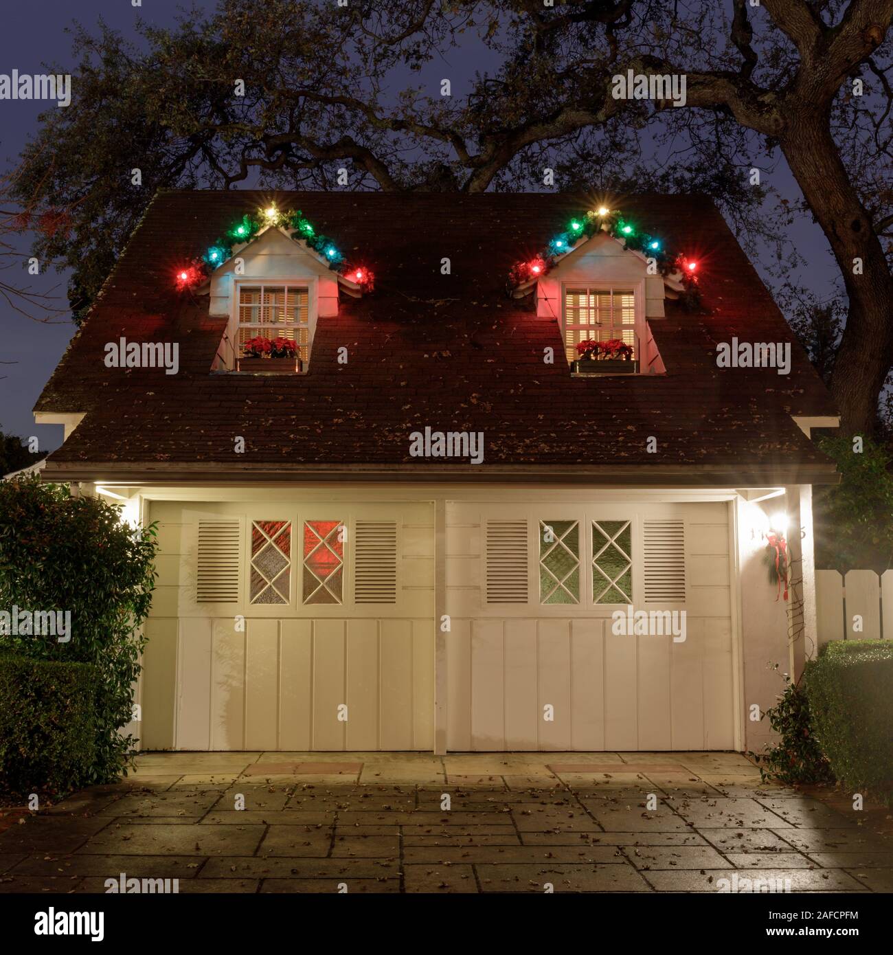 Weihnachten Dekor auf ein Haus. Stockfoto