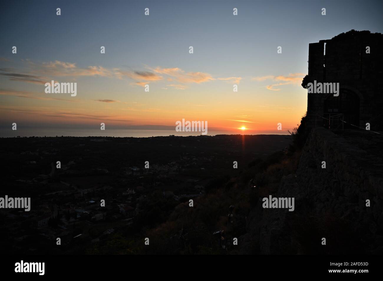 Sonnenuntergang von Saint George Schloss in Travliata Kefalonia, Griechenland Stockfoto