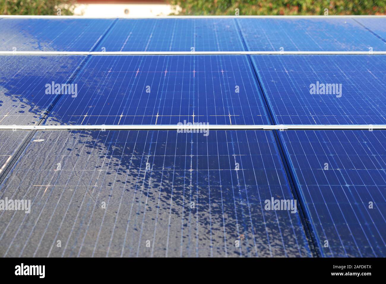 Reinigung von Photovoltaikmodulen Stockfoto