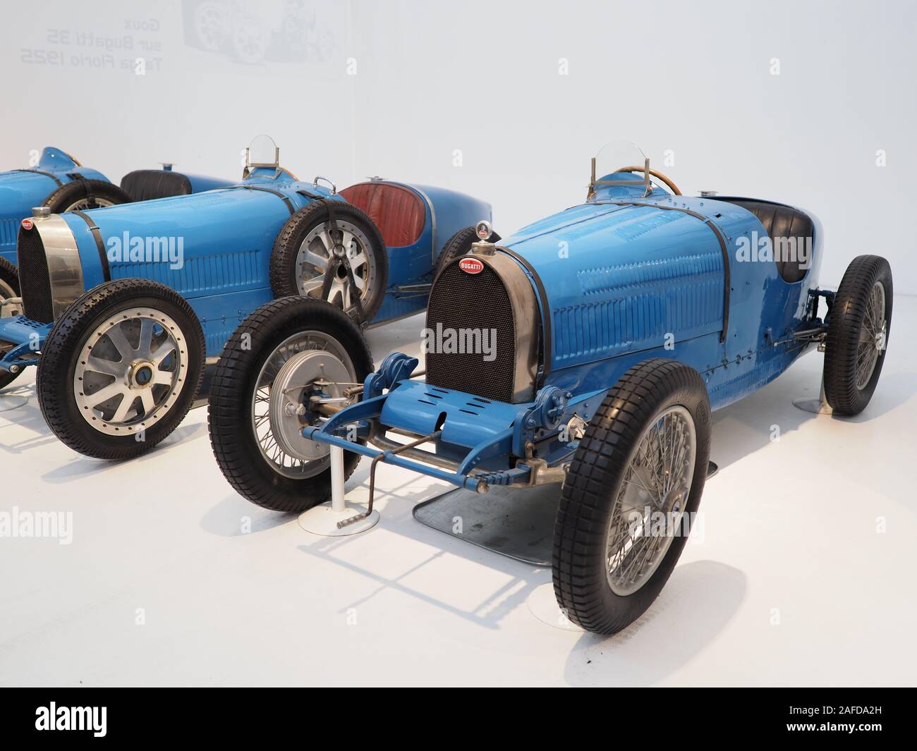 Zwei blauen Bugatti Typ 35A 1924 produziert - 1930 in europäischen Stadt Mulhouse, Frankreich Stockfoto