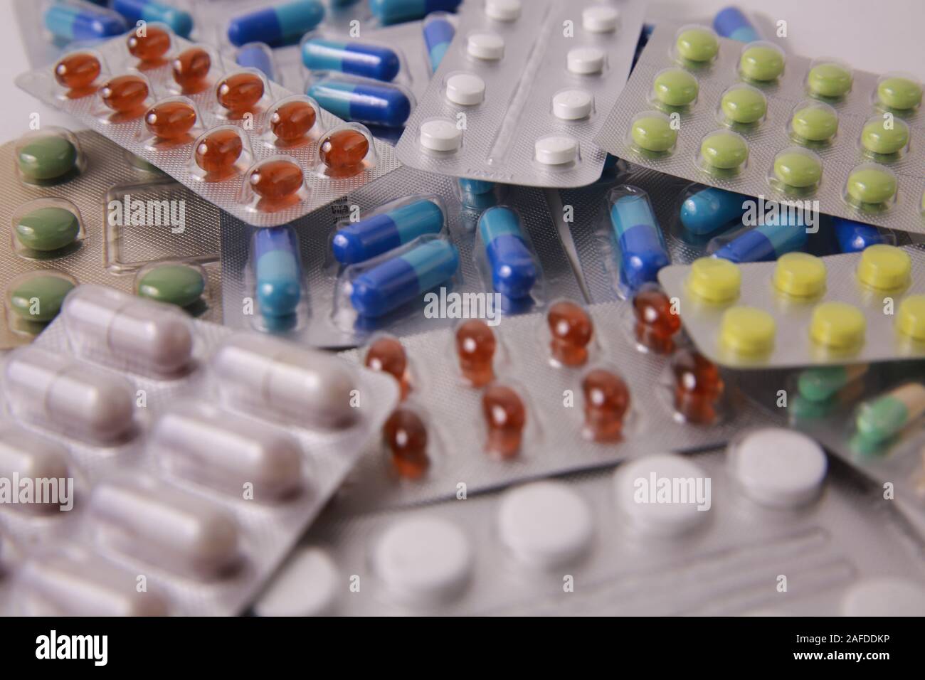 Pharmazeutische Industrie Konzept. Antibiotischen Drogewiderstand, Verordnung für medikamentöse Behandlung. Apotheke Thema, Kapsel Pillen. Stockfoto