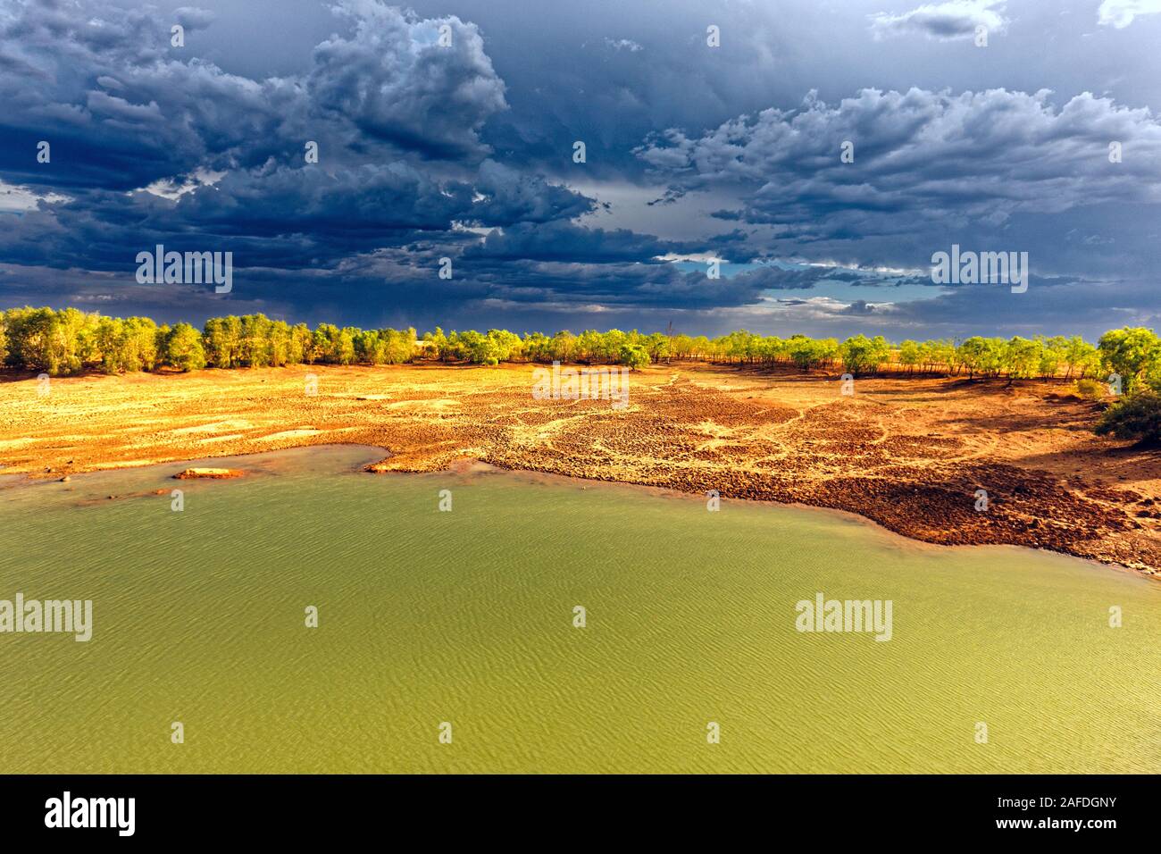Stürmischen Himmel auf Cockatoo Creek, West Kimberley, Western Australia Stockfoto