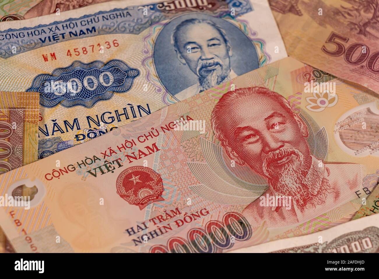Eine Komposition von Vietnamesischer Dong, VND Banknoten bietet große Möglichkeiten für die Illustration von Themen wie Handel, Banken, Medien, etc. Stockfoto