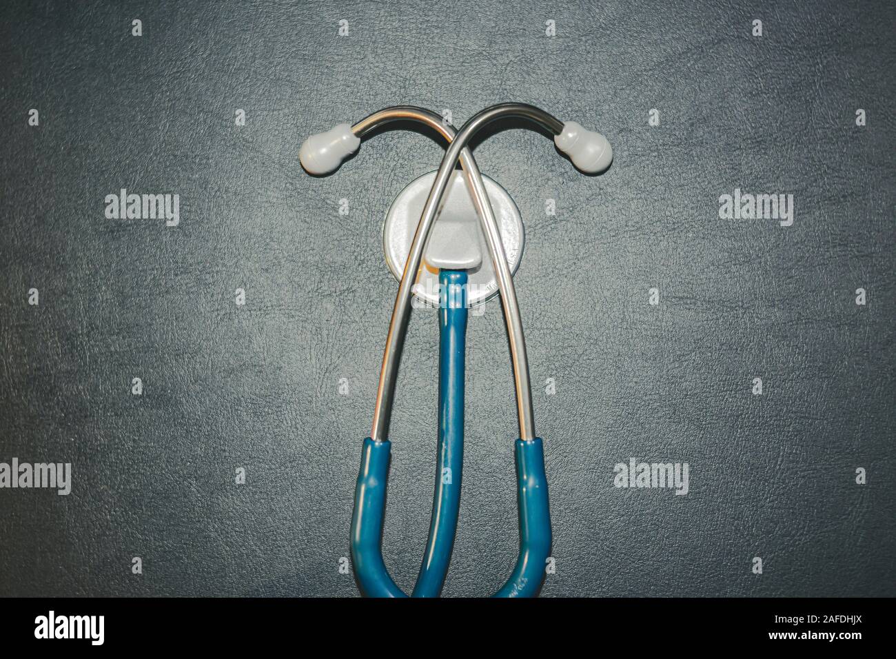 Close-up Stethoskop oder medizinische Stethoskop respiratorische und kardiale Prüfungen an Patienten durchführen Stockfoto