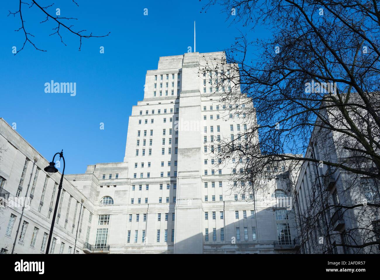 Das Äußere des Hauses Charles Holden durch den Senat der Universität London, Malet Street, London, WC1E, UK Stockfoto