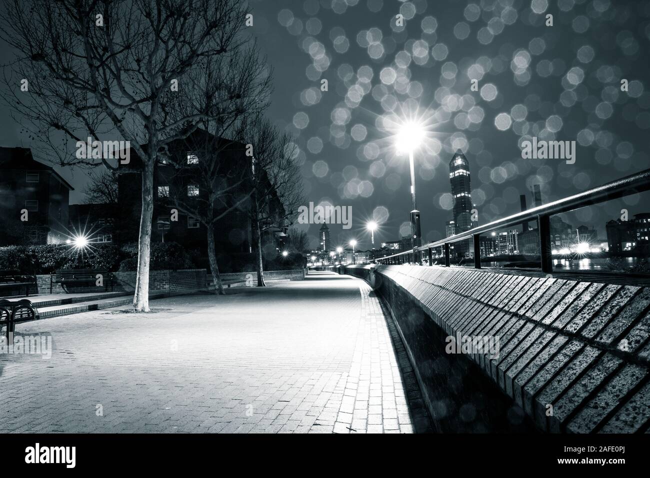 London Path bei einem romantischen Spaziergang am Abend Stockfoto