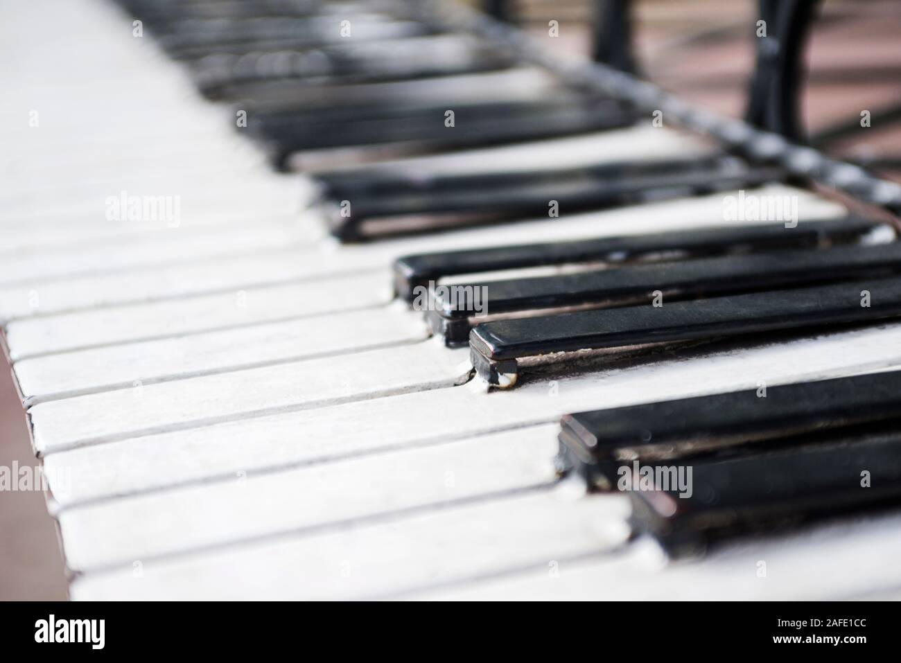 Klavier. Grand Piano keys Nahaufnahme. Klassische Musik Instrument. Metallbau, Denkmalschutz. Stockfoto