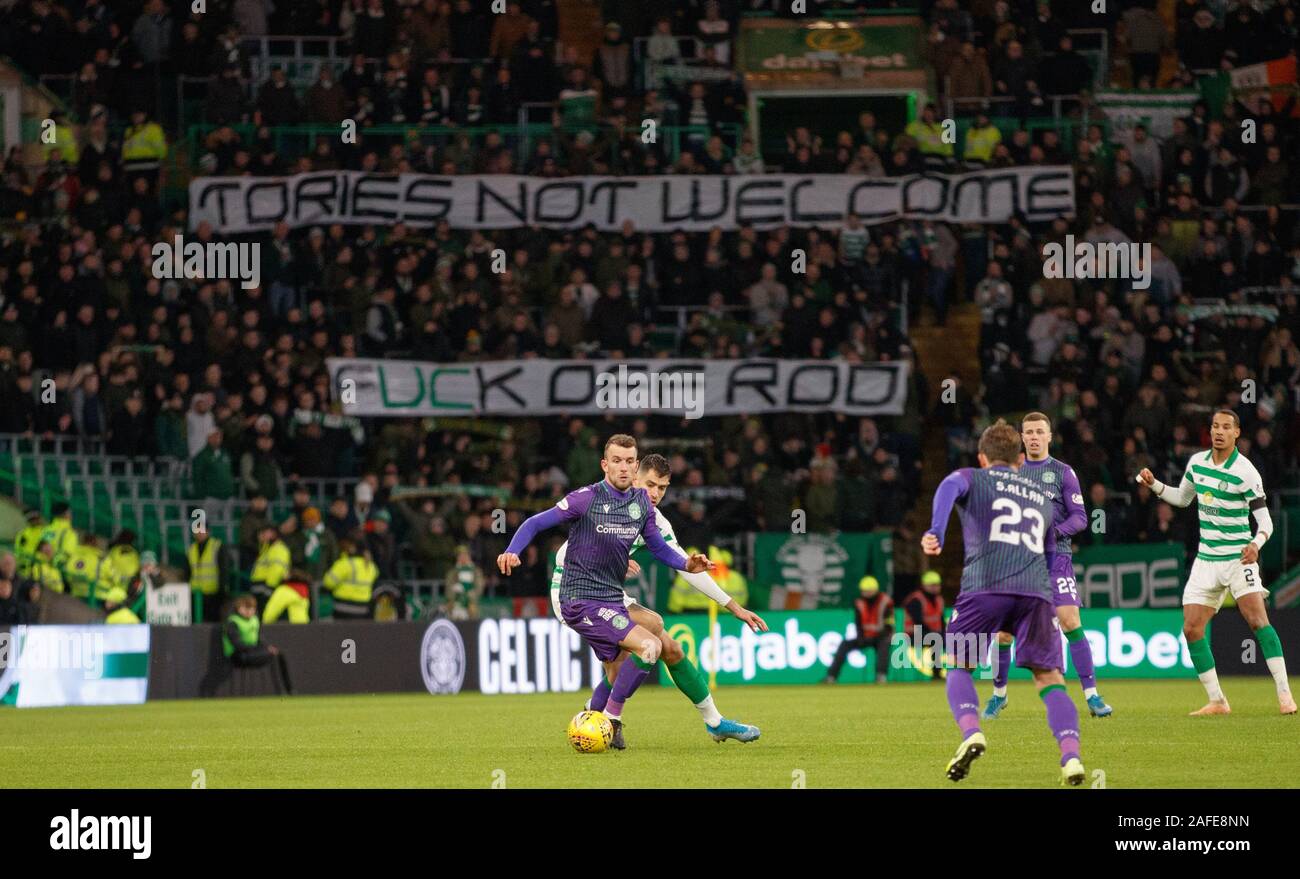 * Anmerkung des Editors SPRACHE * Celtic Green's Brigade zeigen eine Fahne während der LADBROKES Scottish Premier League Spiel im Celtic Park, Glasgow vorhanden. Stockfoto