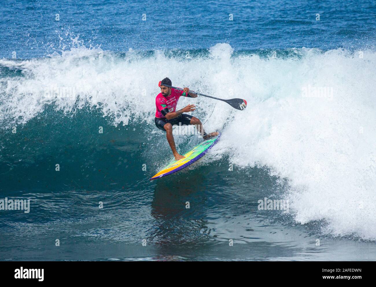 Las Palmas, Gran Canaria, Kanarische Inseln, Spanien. 15. Dezember 2019. Wellington Reis aus Brasilien (Event Sieger) konkurrieren in der Endrunde auf der letzten Etappe 2019 APP Paddle Surf World Tour in Las Palmas, der Hauptstadt Gran Canarias. Credit: ALAN DAWSON/Alamy leben Nachrichten Stockfoto