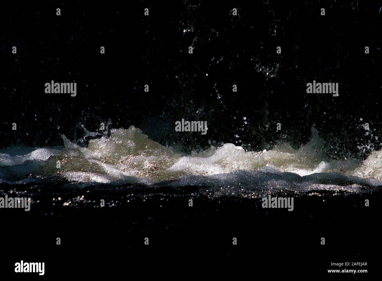 Weißes Wasser in einem Fluss Stockfoto