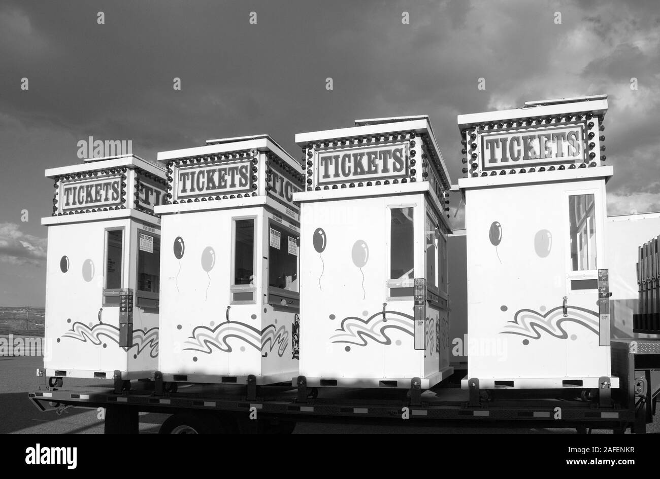 Kassen für eine Reisen Karneval zeigen, Schwarz und Weiß. Stockfoto