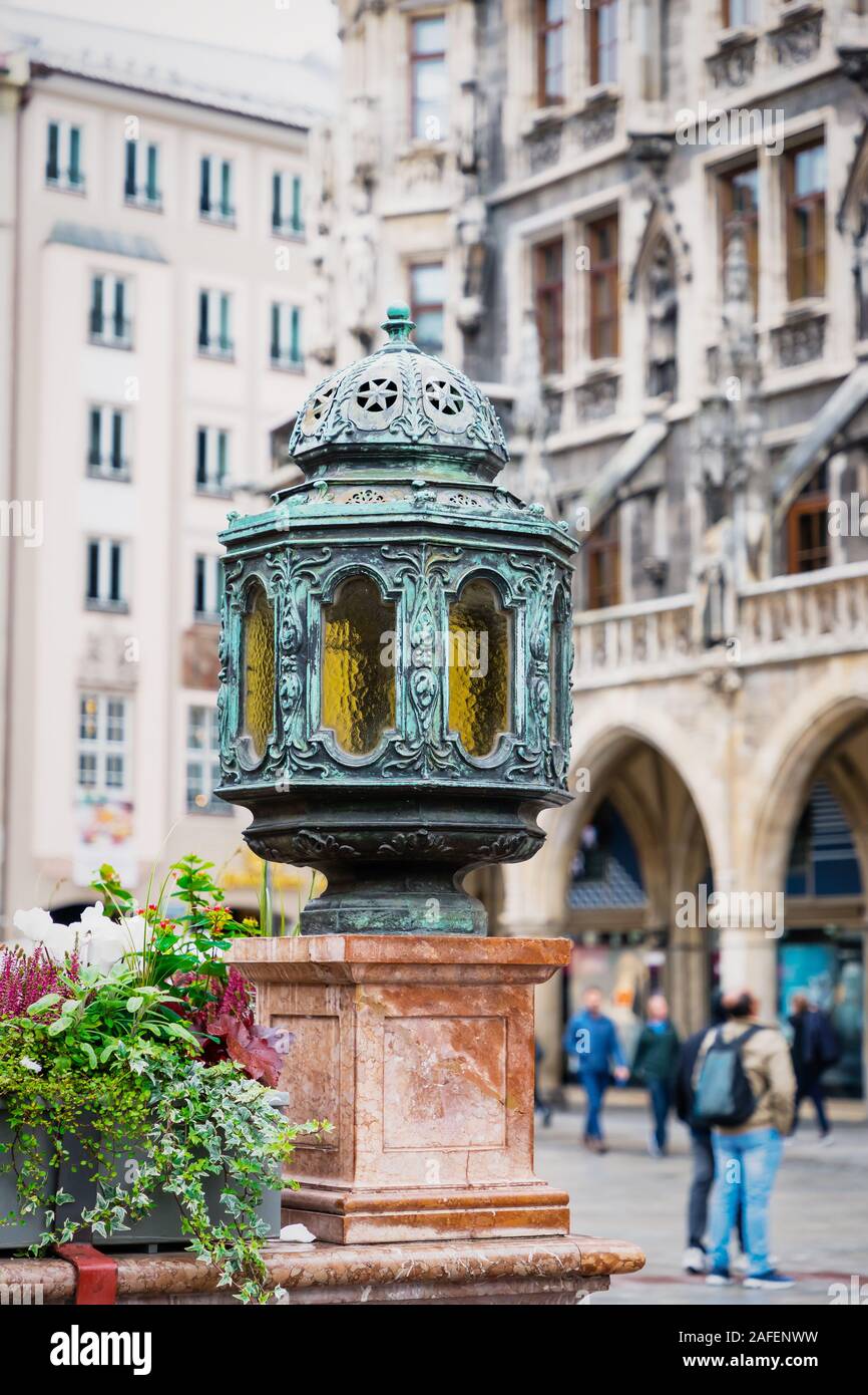 November 3, 2019. München, Deutschland. Berühmte Rathaus am Marienplatz. Skulptur, Details Stockfoto