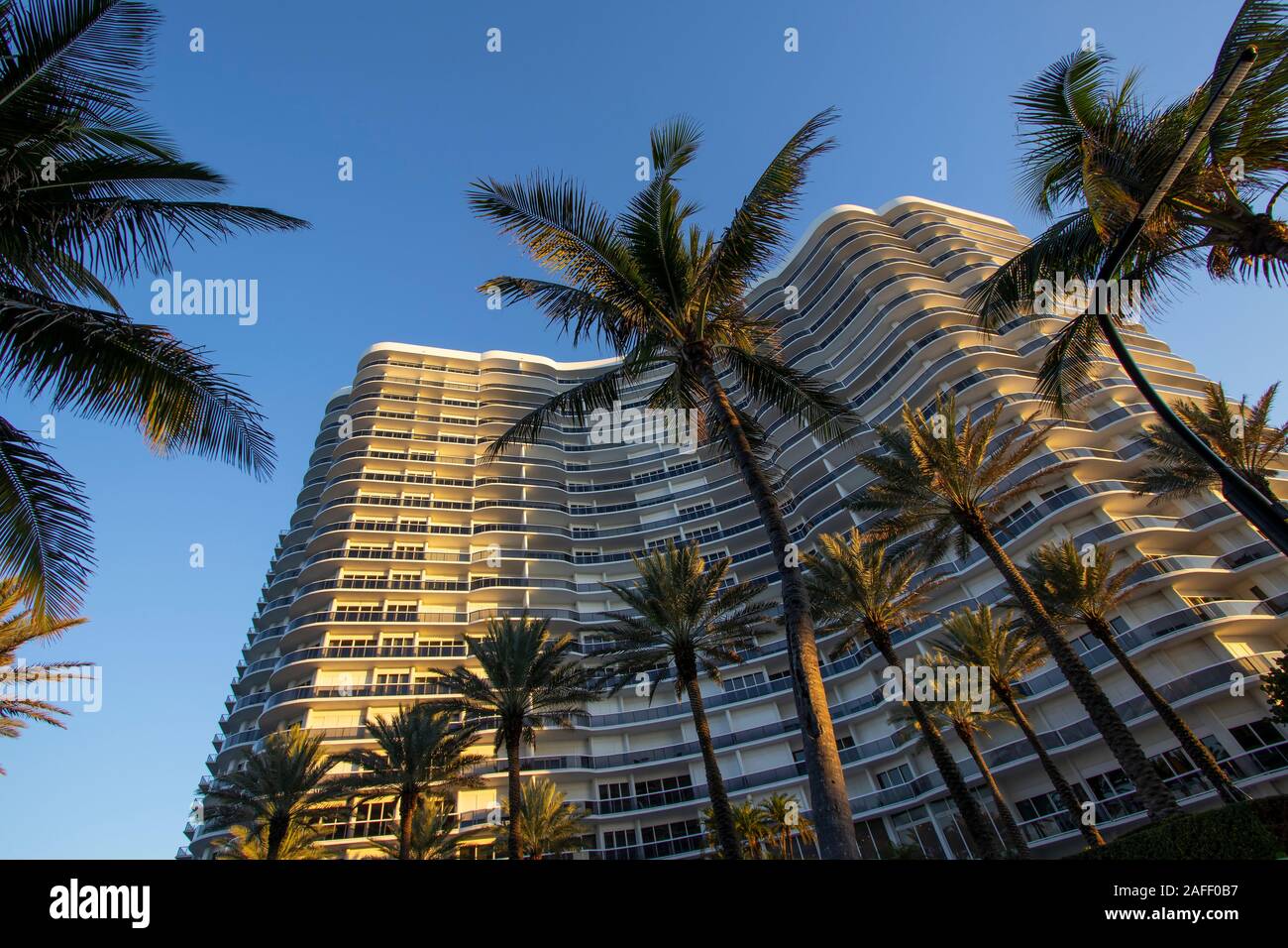 Hochhäuser und Eigentumswohnungen in Sunny Isles Beach, Florida Stockfoto