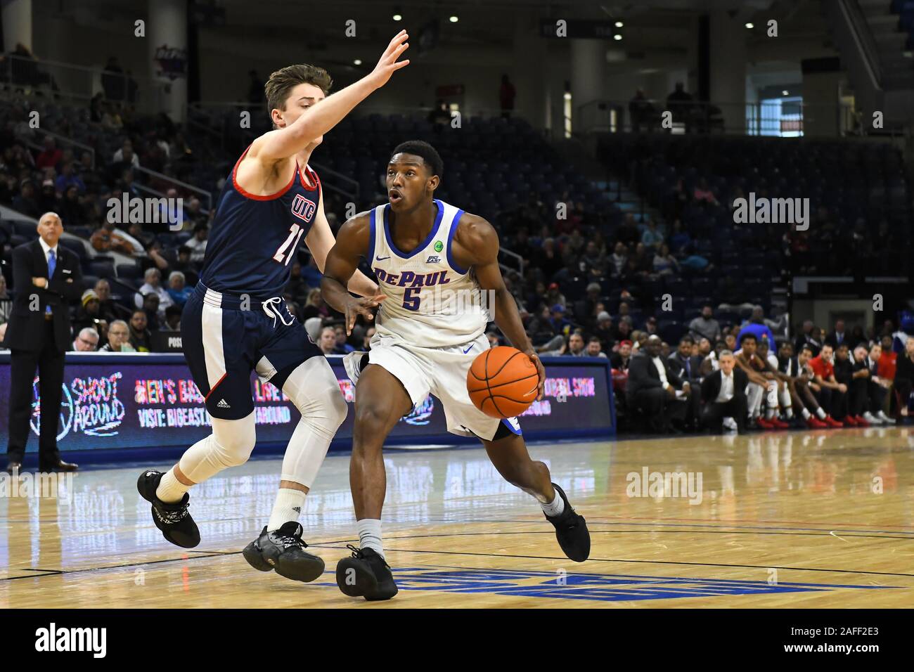 Chicago, Illinois, USA. 14 Dez, 2019. Jalen Coleman-Lands (5) Der DePaul blauen Dämonen in Aktion während der Konferenz nicht angehörende NCAA Spiel zwischen DePaul vs UIC bei Wintrust Bereich in Chicago, Illinois. Dean Reid/CSM/Alamy leben Nachrichten Stockfoto