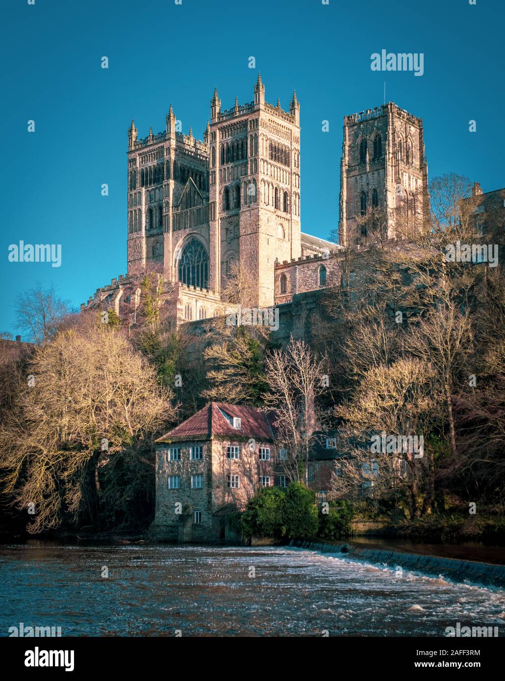 Durham Cathedral über dem Fluss Wear, County Durham, England Stockfoto
