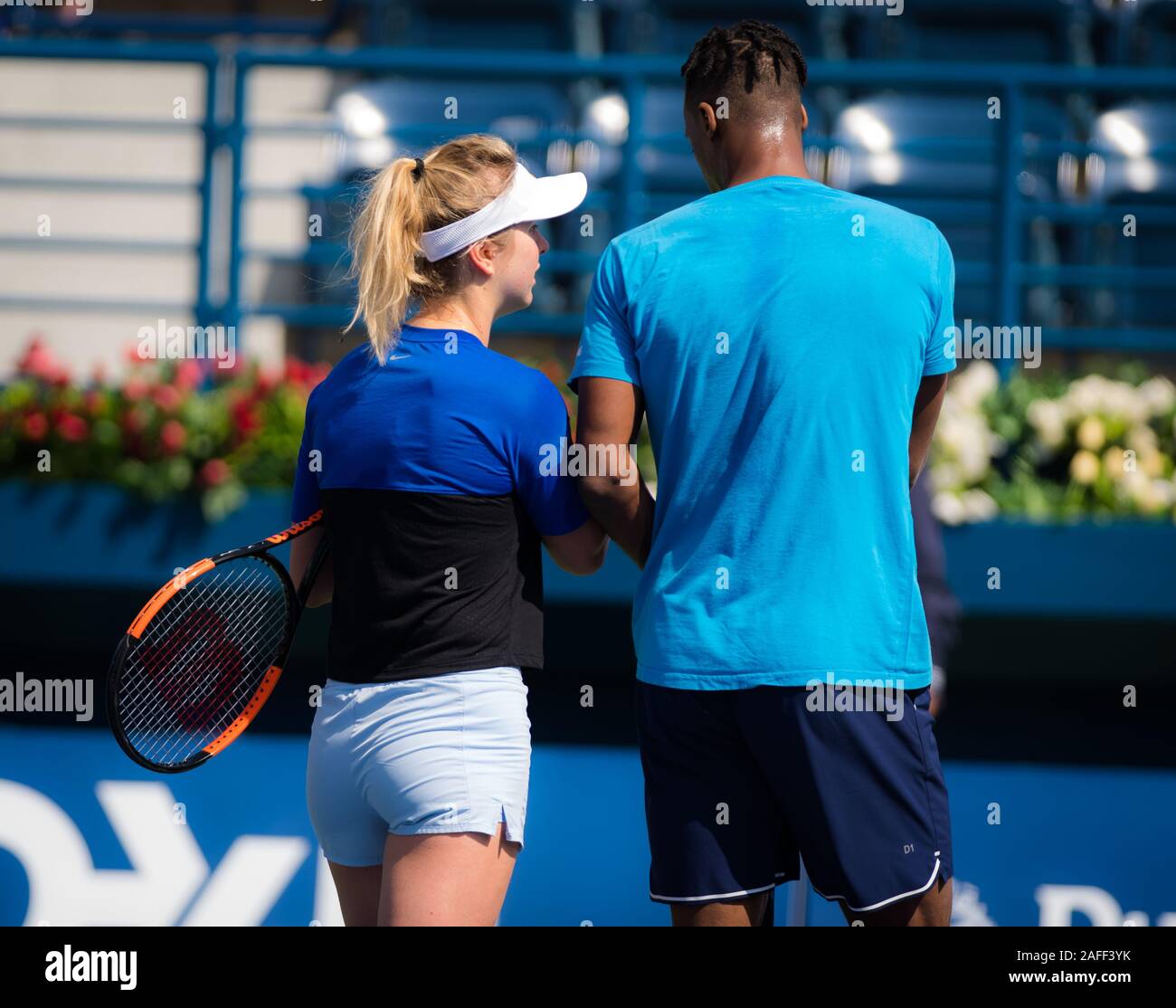 Elina Svitolina der Ukraine und Freund Gael Monfils während der Praxis an die 2019 Dubai Duty Free Tennis Meisterschaften WTA Premier 5 Tennis Turnier Stockfoto