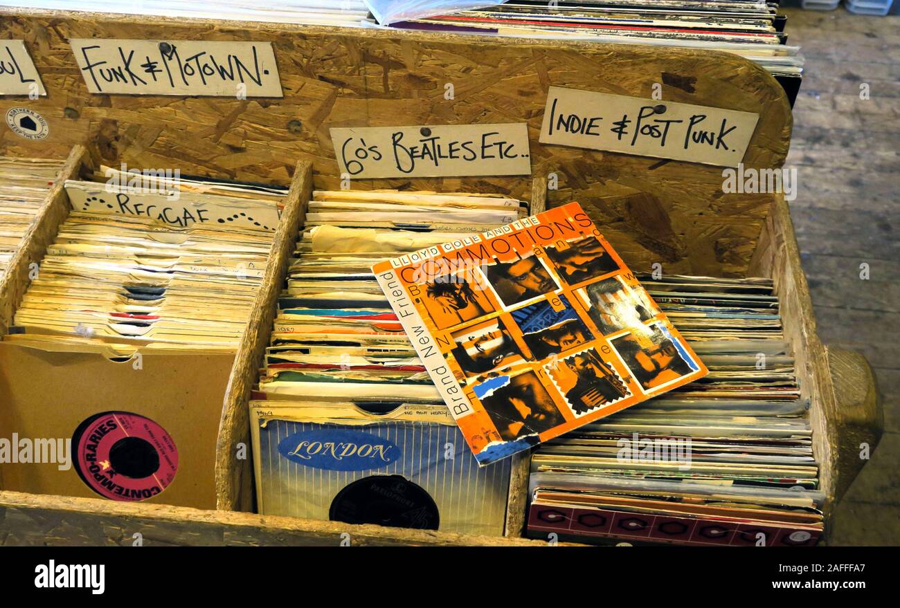 Box aus Vinyl, 7inch Singles, in Papphüllen, London Records, Funk, Motown, Indie, Reggae, Post Punk, Platten, Musik Stockfoto