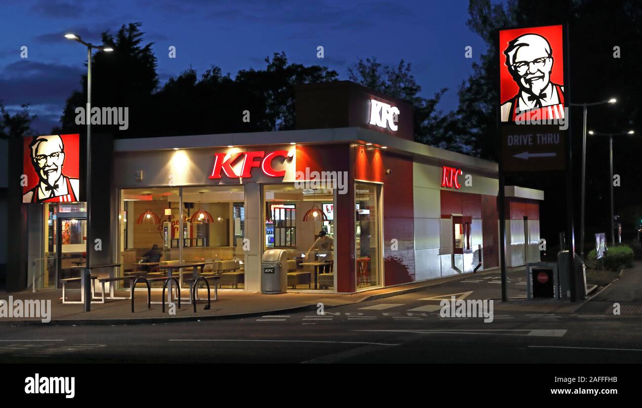Fahren Sie durch KFC, Kentucky Fried Chicken, Latchford, Warrington, Cheshire, England, Großbritannien, WA4 Stockfoto