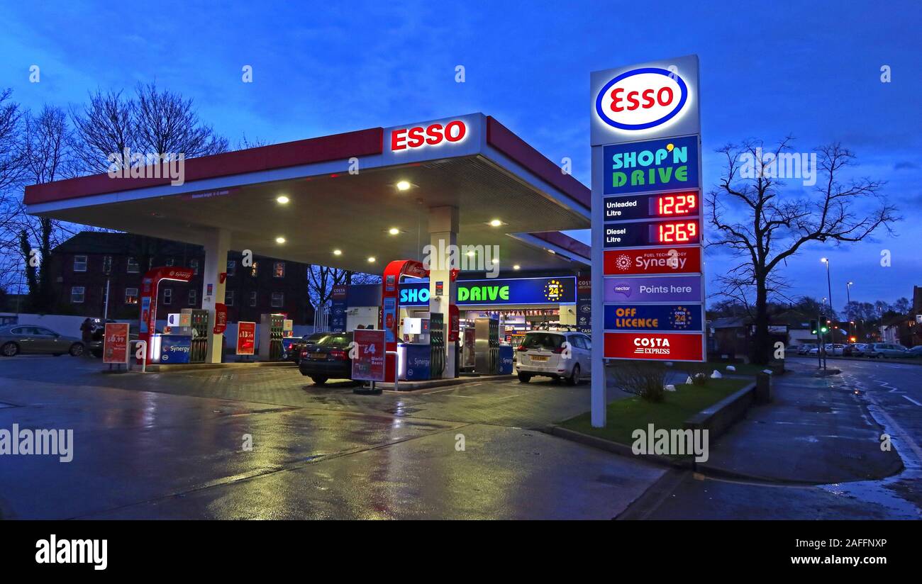 Esso Stop und fahren Vorplatz, Rontec, Latchford East, Warrington, Cheshire, England, UK, WA4 Stockfoto