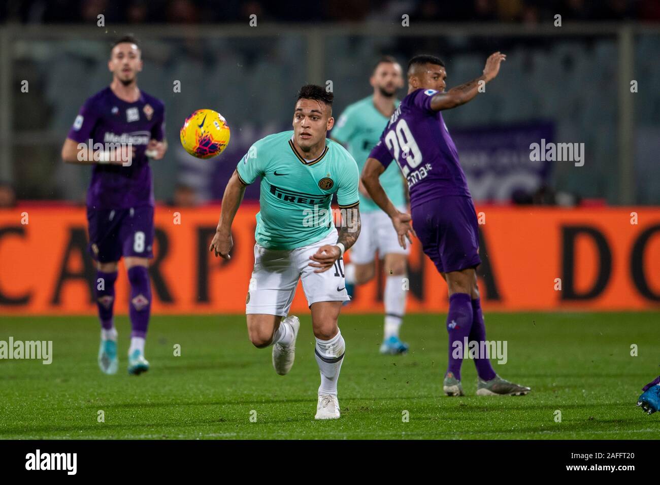 Lautaro Martinez (Inter)Berger Henrique Chagas Estevao (Fiorentina) während Erie der Italienischen eine "Übereinstimmung zwischen Fiorentina 1-1 Inter zu Artemio Franchi Stadion am 15 Dezember, 2019 in Florenz, Italien. Credit: Maurizio Borsari/LBA/Alamy leben Nachrichten Stockfoto