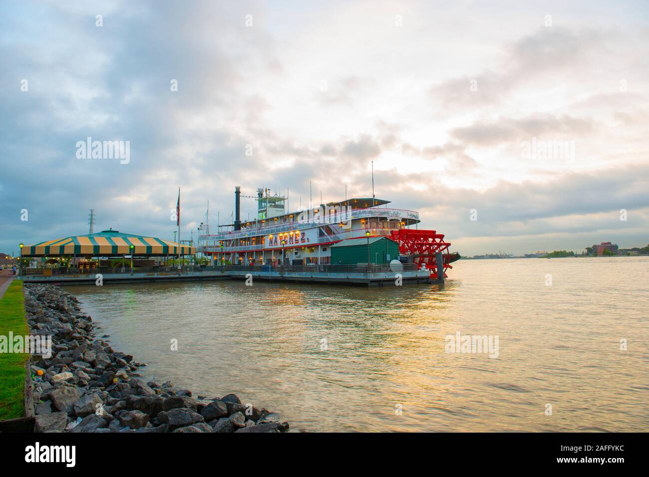 Steamboat Natchez am Hafen in New Orleans, Louisiana, USA. Stockfoto