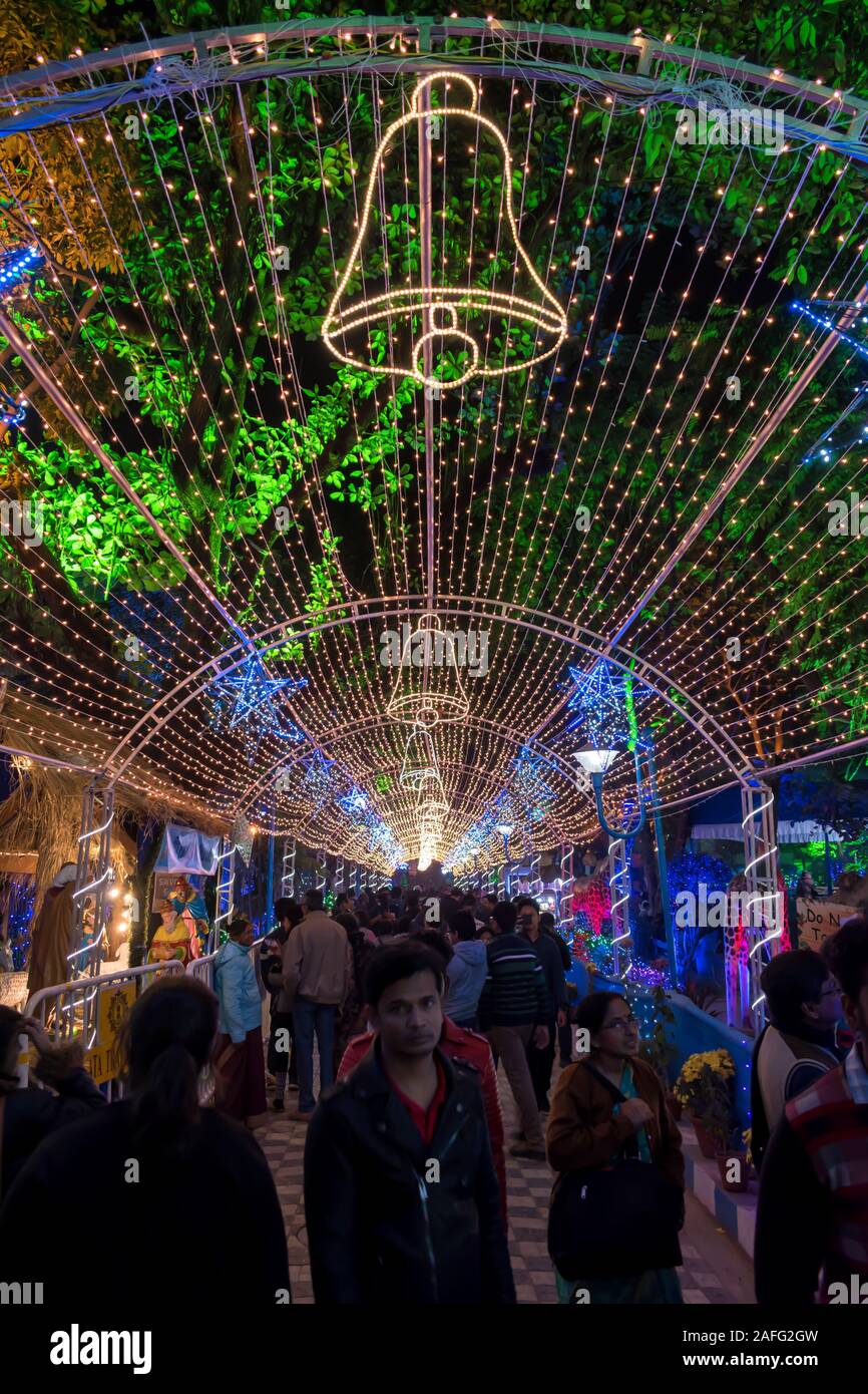 Weihnachten in Kalkutta. Silvester Dekoration der Park Street, Kolkata, Indien im Dezember 2019 Stockfoto