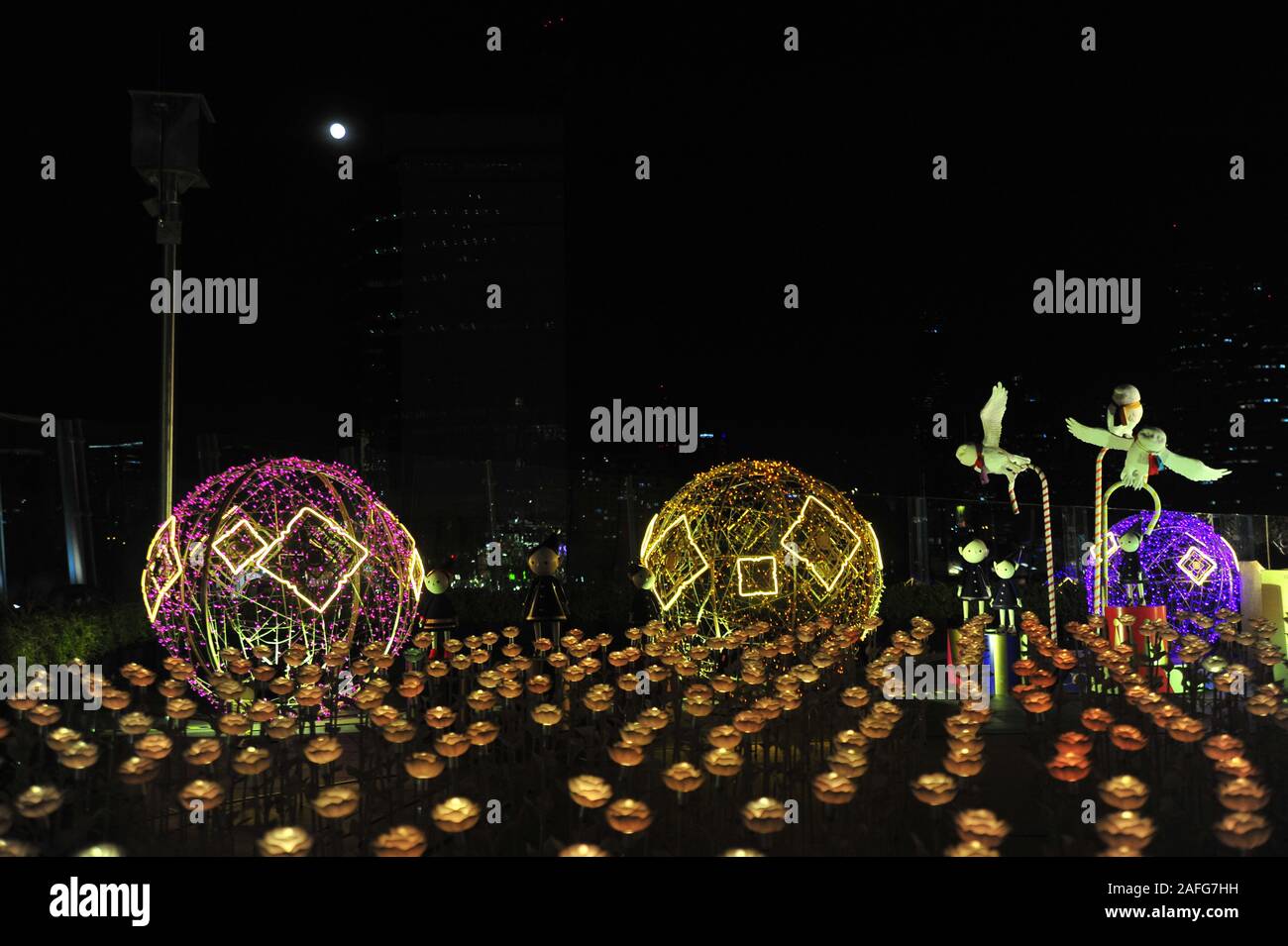 Bangkok, Thailand. - Dezember 11, 2019: ICONSIAM der Garten der blendenden Licht, durch spektakuläre Beleuchtung fasziniert sein und die längste Linie von Chr Stockfoto