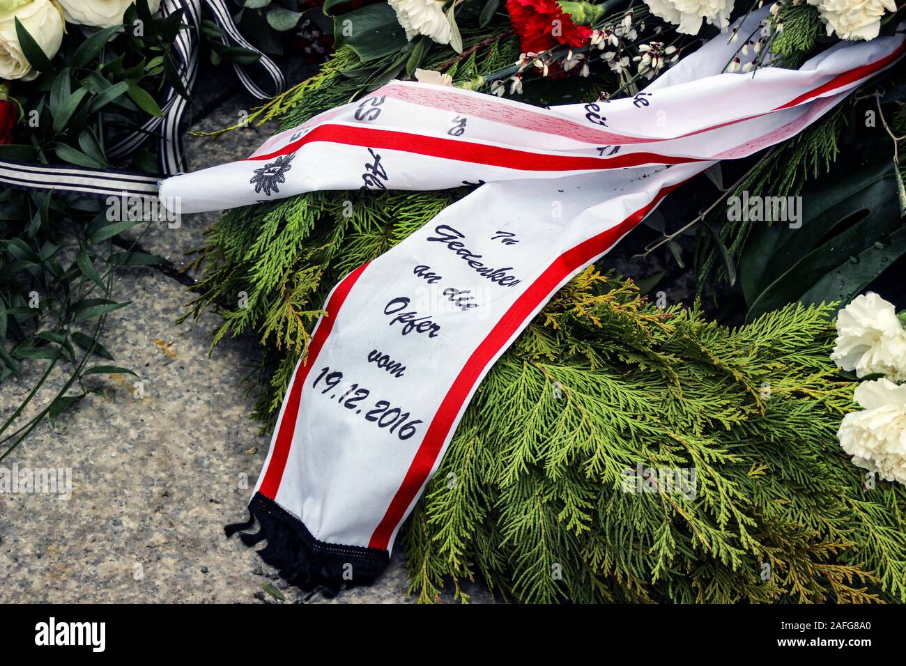 In gedenken die Opfer vom 19.12.2016 in Erinnerung an die Opfer des 19. Dezember 2016. Gedenkstätte Kranz, auf dem Breitscheidplatz in Berlin. Stockfoto