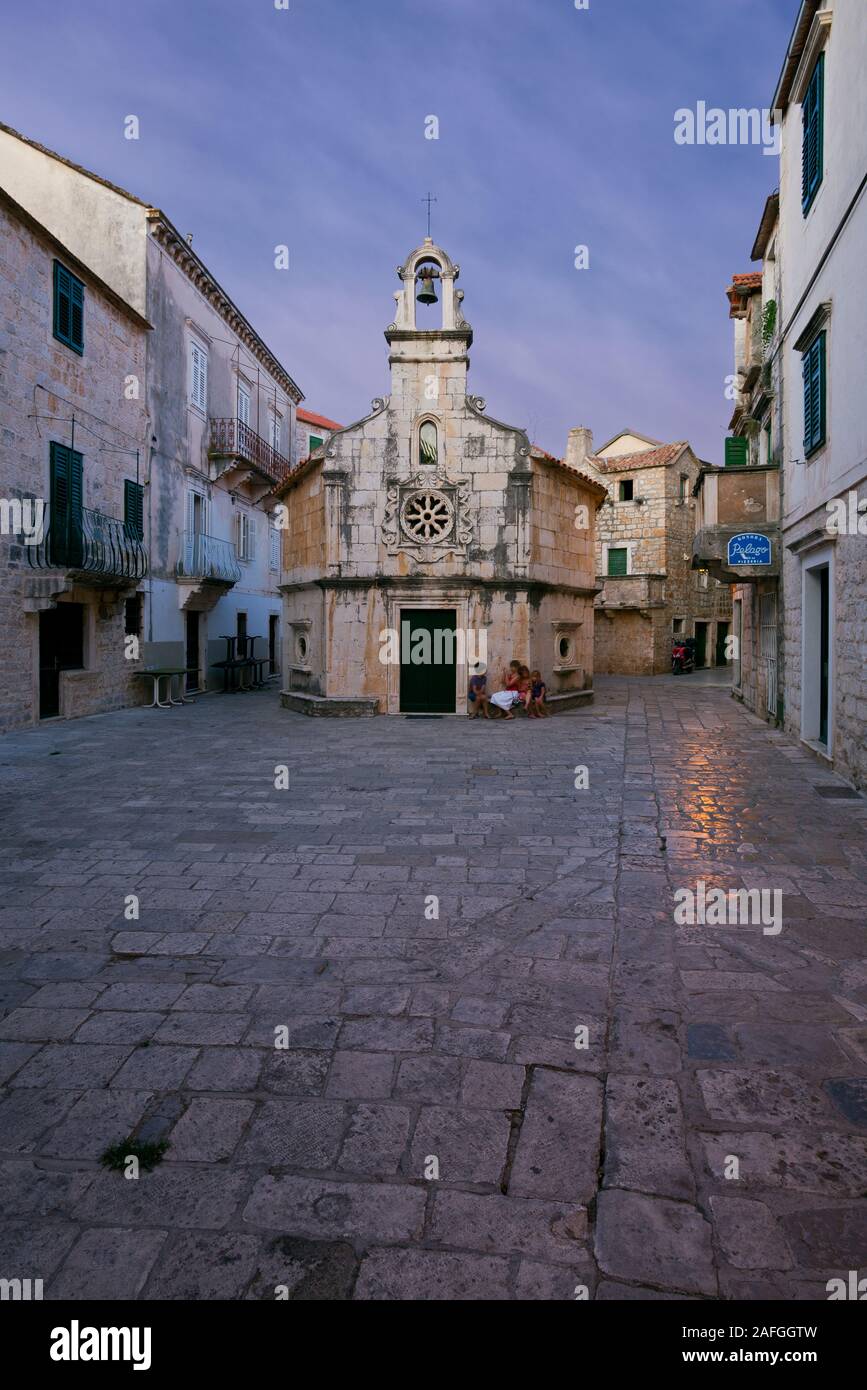St John's Kirche in der Stadt Jelsa, Insel Hvar, Dalmatien, Kroatien Stockfoto
