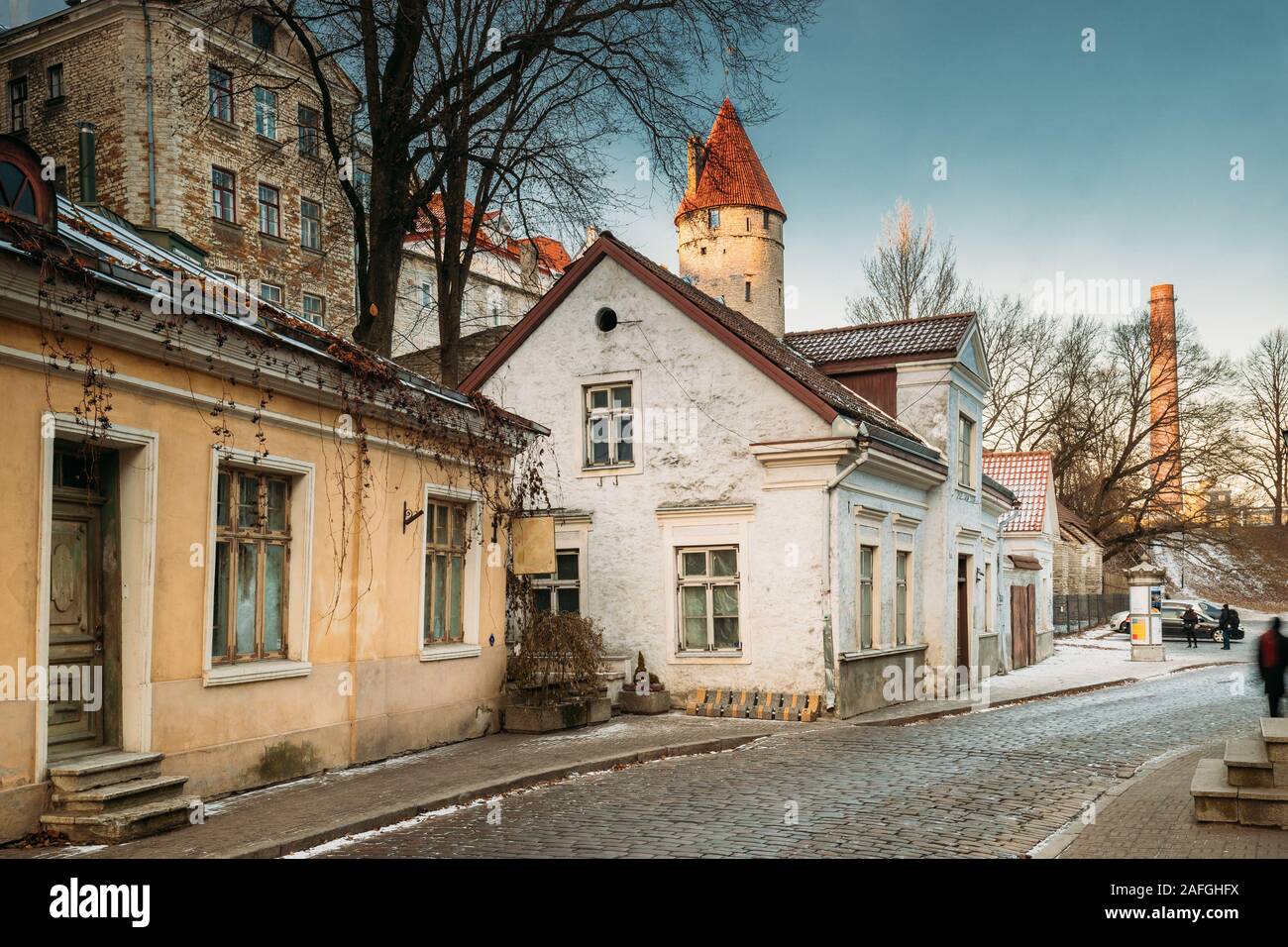 Tallinn, Estland. Blick auf Uus Street in Tallinn Altstadt im Winter Tag. Stockfoto