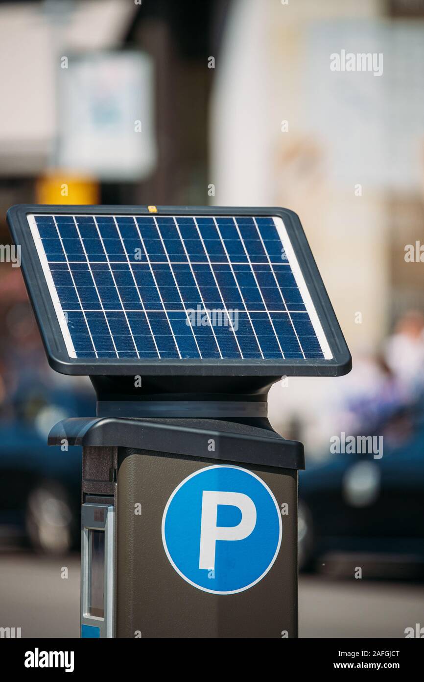 Stockholm, Schweden. Parken der Maschine mit einem Solar Batterie zum Aufladen von Solar Energie Licht ausgestattet. Elektronische Zahlungen, die eine Genehmigung zur Pa Stockfoto