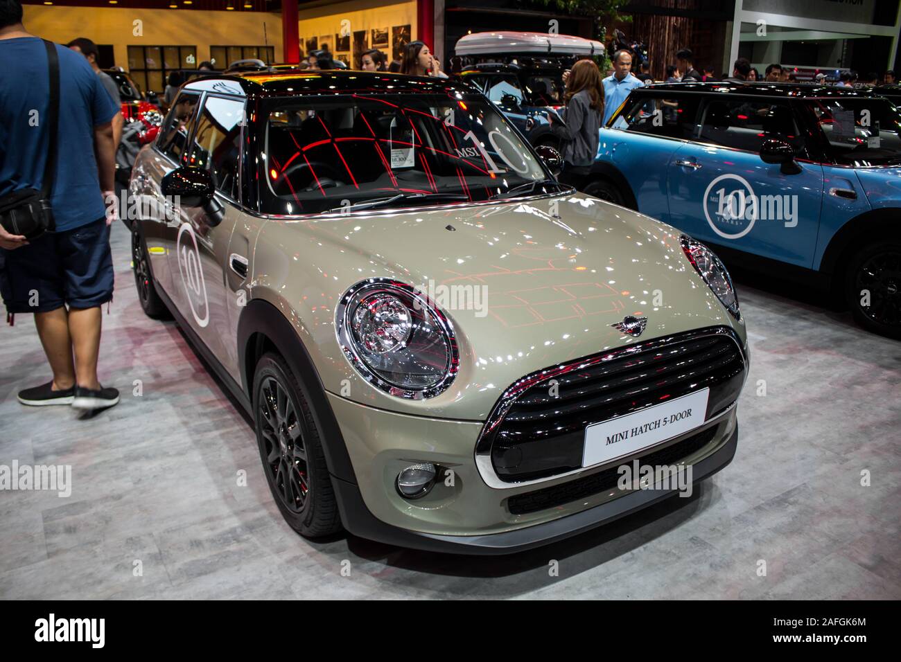 Nonthaburi, THAILAND, Dezember 2018: Mini Limousine 5 Türen in Bangkok International Motor Expo 2018 Impact Arena Ausstellung Muangthong als Stockfoto