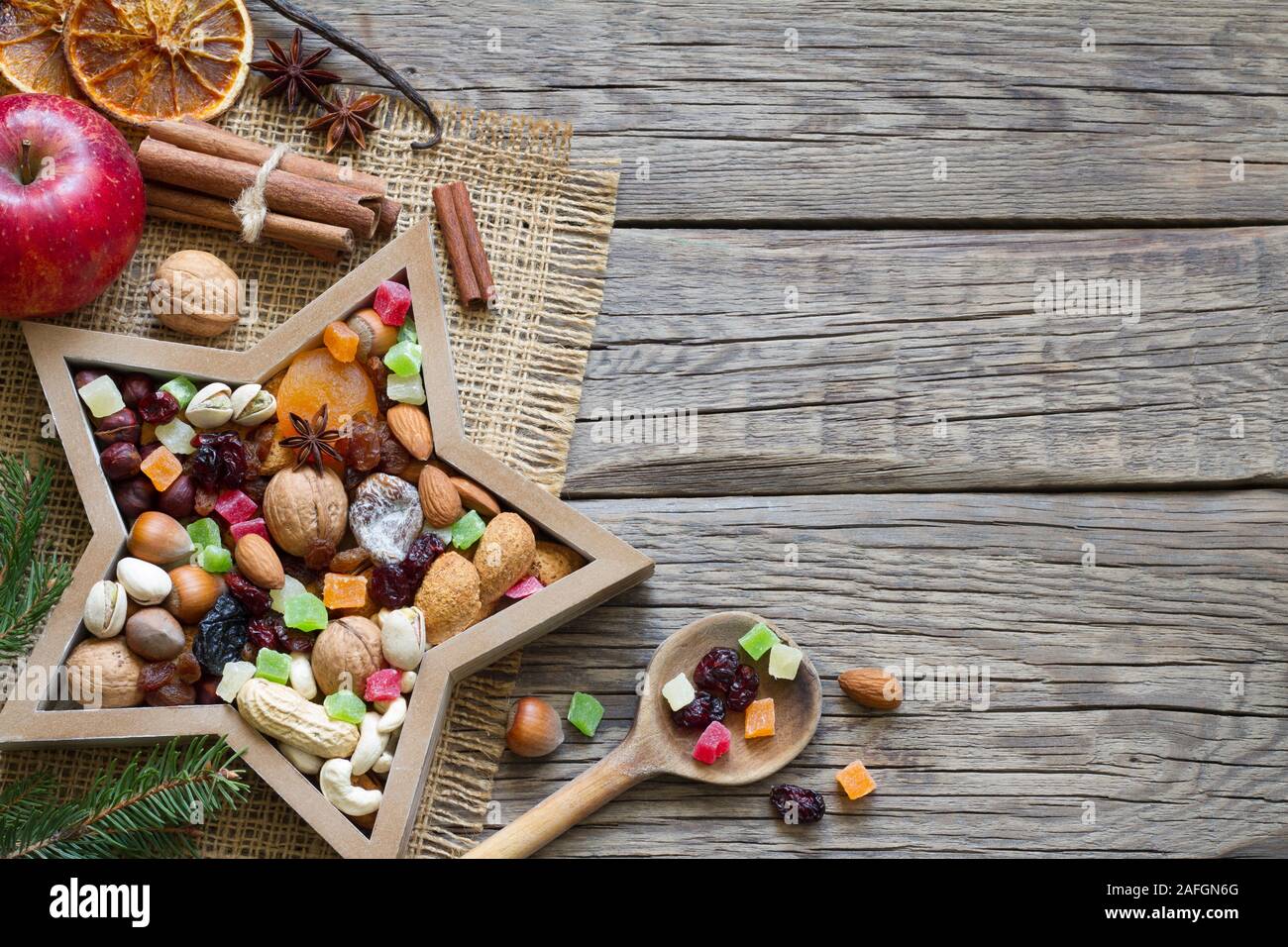 Nüsse und getrocknete Früchte Mischung für Weihnachten Stockfoto
