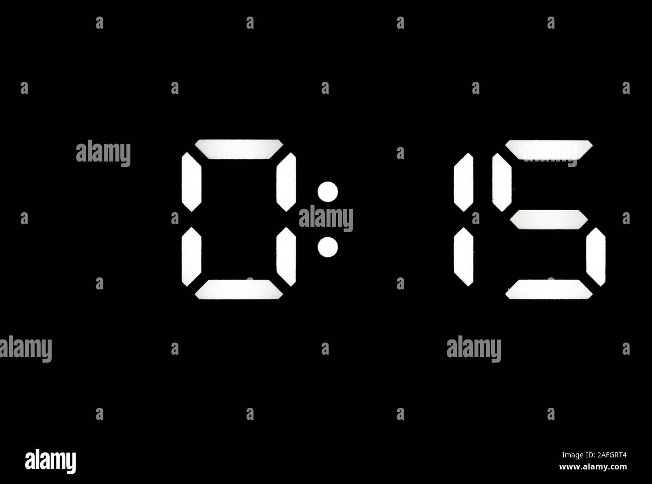 Echte weiße LED Digitaluhr auf einem schwarzen Hintergrund angezeigt Dauer 0:15 Stockfoto