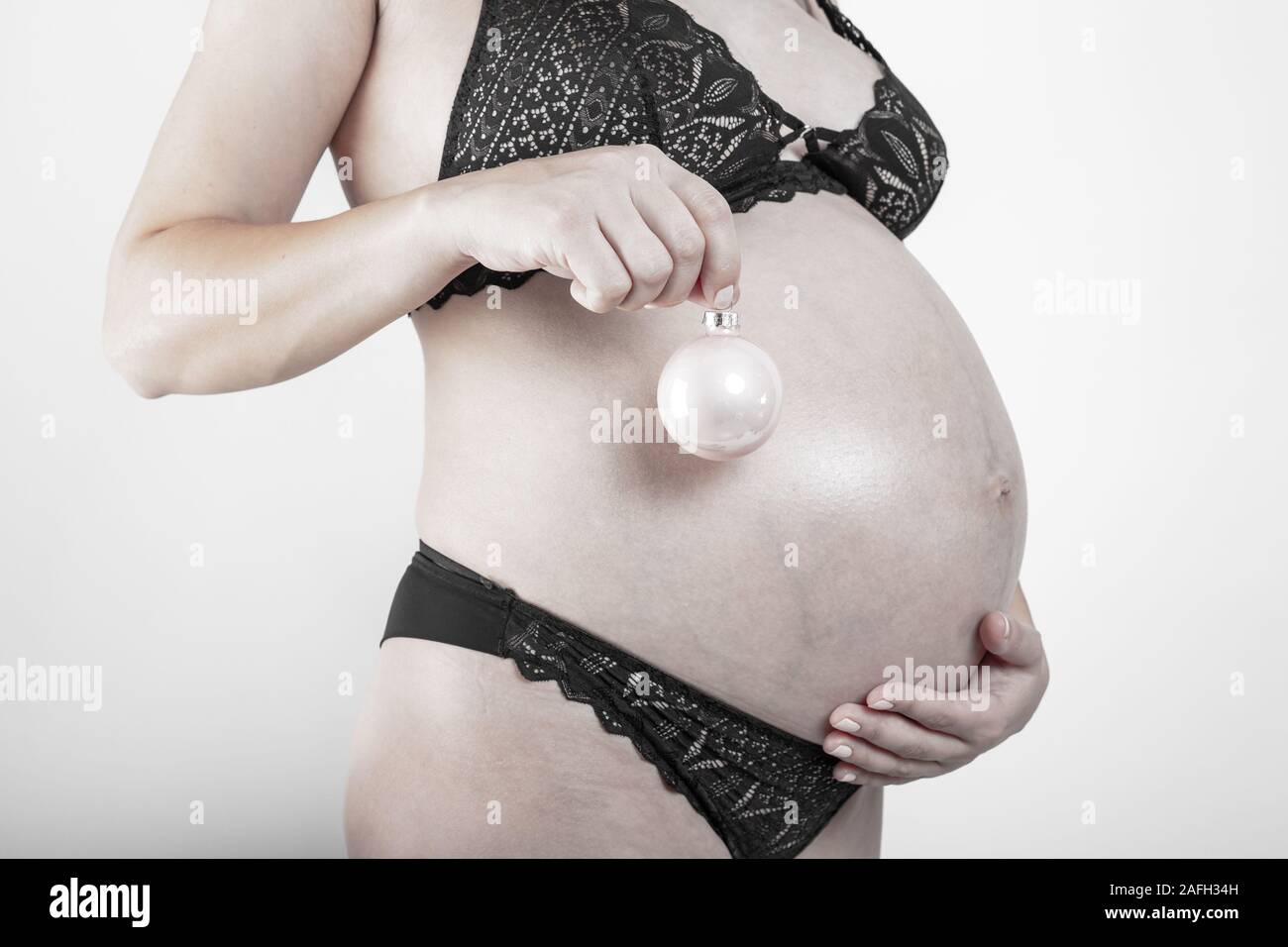 Nahaufnahme von einem niedlichen schwangeren Bauch Stockfoto