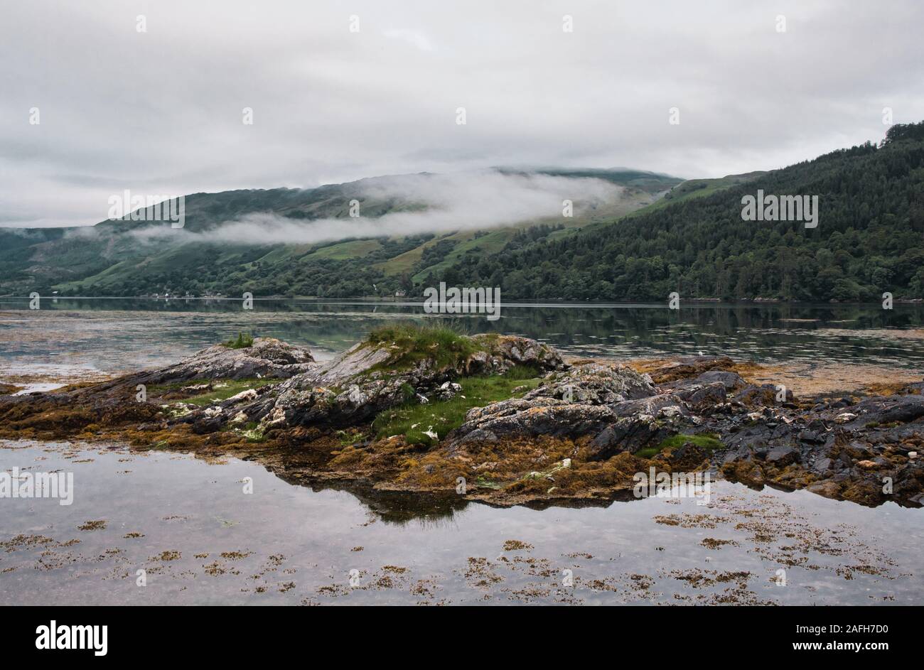 Misty Landschaft von Loch Duich, Western Highlands, Schottland Stockfoto