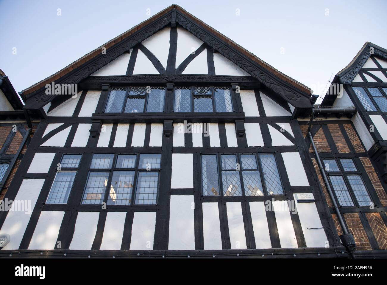 Alten schwarzen und weißen Holz und Ziegel Gebäude entlang der High Street oxted Surrey Stockfoto