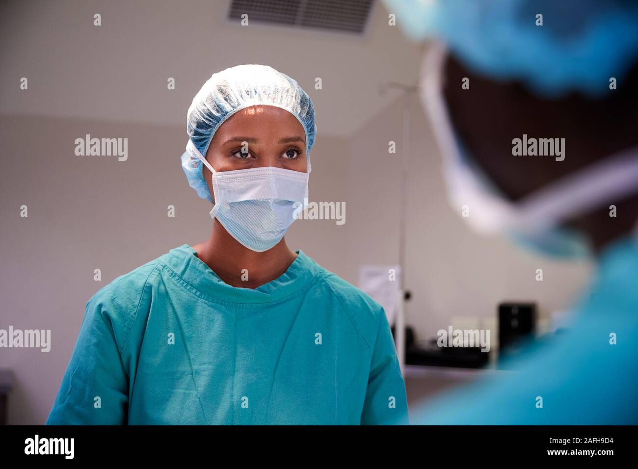 Op-Team die Arbeit an Patienten im Krankenhaus Op Stockfoto