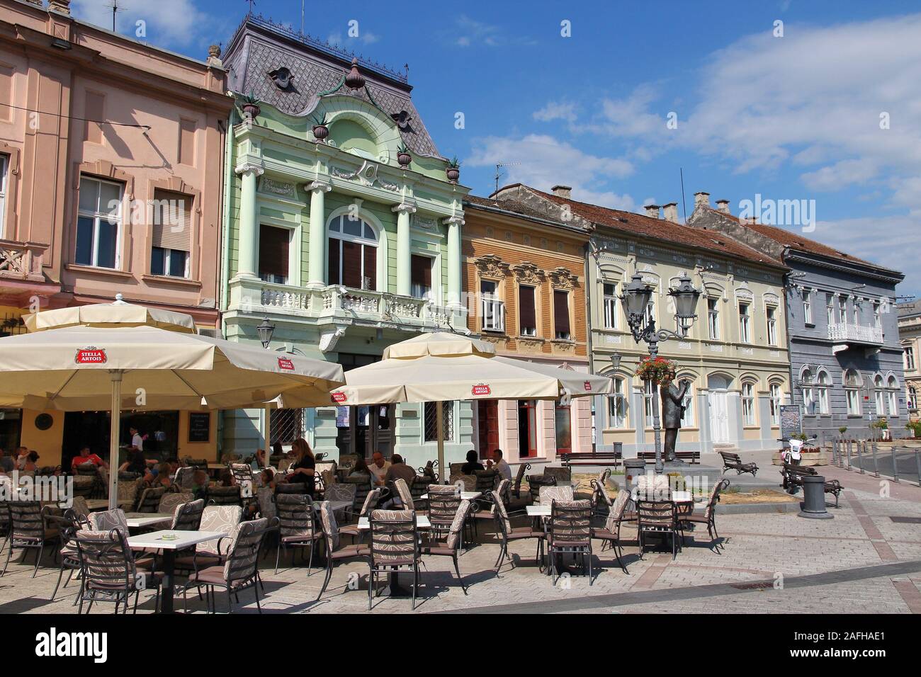 NOVI SAD, Serbien - August 14, 2012: die Menschen besuchen Sie die Altstadt in Novi Sad, Serbien. Serbien hatte im Jahr 2011 mehr als 2 Millionen Ankünfte und Novi Sad ist Stockfoto