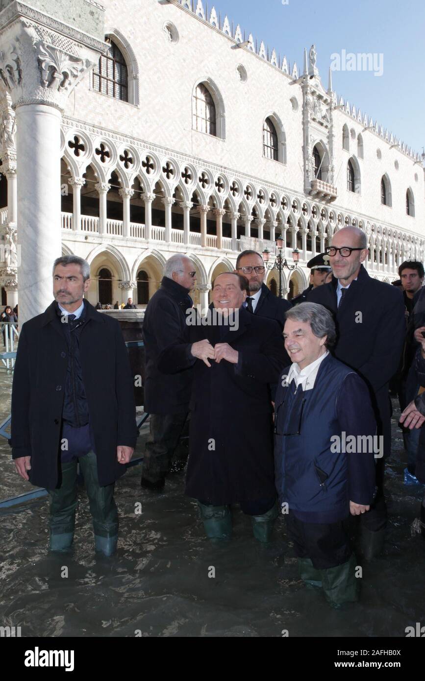 Silvio Berlusconi visits Markusplatz in Venedig, Italien, wo schwere Überschwemmungen im Bereich verkrüppelt hat Wo: Venedig, Italien Wann: 14 Aug 2019 Quelle: gianmarco Maggiolini Stockfoto